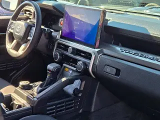 Toyota Tacoma 2024 4x4 SR5 4dr Double Cab 5.0 ft SB