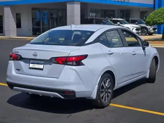 Nissan Versa 2025 SV Sedán 4 puertas