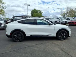Ford Mustang Mach-E 2023 Premium 4dr SUV