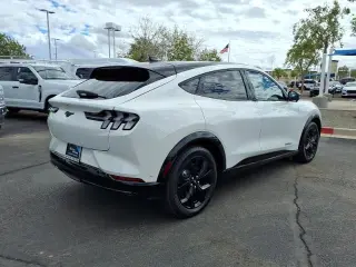 Ford Mustang Mach-E 2023 Premium 4dr SUV