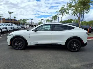 Ford Mustang Mach-E 2023 Premium 4dr SUV