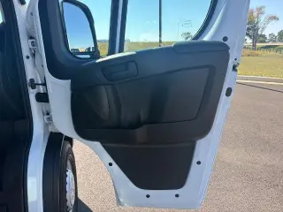 Ram ProMaster 2025 Tradesman 2500 136 WB 3dr Low Roof Cargo Van sin asiento del pasajero