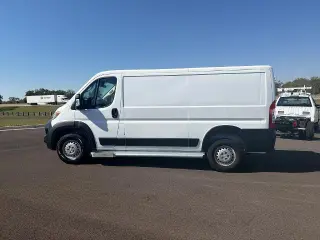 Ram ProMaster 2025 Tradesman 2500 136 WB 3dr Low Roof Cargo Van sin asiento del pasajero
