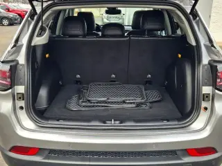 Jeep Compass 2022 4x4 Latitude Lux SUV de 4 puertas