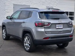 Jeep Compass 2022 4x4 Latitude Lux SUV de 4 puertas