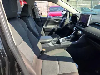 Toyota RAV4 2025 AWD XLE 4dr SUV