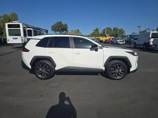 Toyota RAV4 2026 AWD XLE Premium 4dr SUV