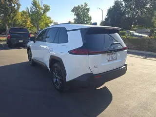 Toyota RAV4 2026 AWD XLE Premium 4dr SUV