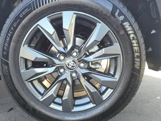 Toyota RAV4 2026 AWD XLE Premium 4dr SUV