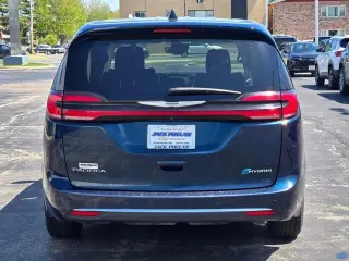 Chrysler Pacifica Híbrido enchufable 2024 Select 4dr Mini-Van