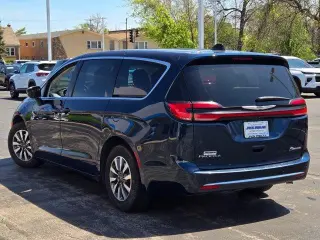 Chrysler Pacifica Híbrido enchufable 2024 Select 4dr Mini-Van