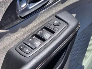 Chrysler Pacifica Híbrido enchufable 2024 Select 4dr Mini-Van