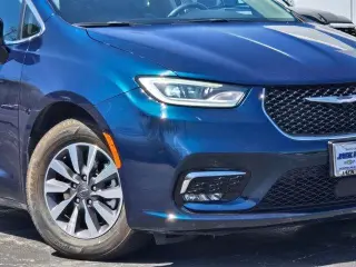 Chrysler Pacifica Híbrido enchufable 2024 Select 4dr Mini-Van
