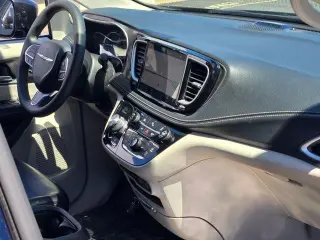 Chrysler Pacifica Híbrido enchufable 2024 Select 4dr Mini-Van