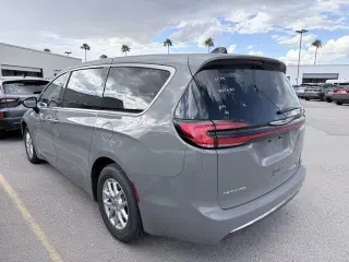 Chrysler Pacifica 2025 Select 4dr Minivan