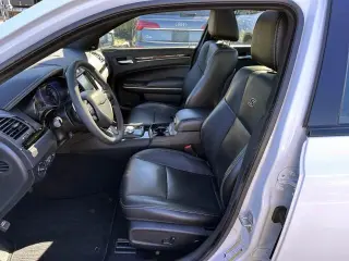 Chrysler 300 2022 S V8 4dr Sedán