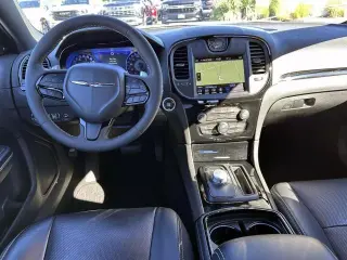 Chrysler 300 2022 S V8 4dr Sedán