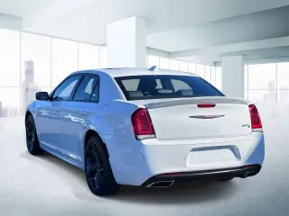 Chrysler 300 2022 S V8 4dr Sedán