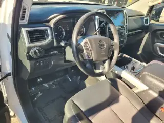Nissan Titan 2021 4x4 SV 4dr Crew Cab 5.6 ft. SB