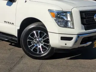 Nissan Titan 2021 4x4 SV 4dr Crew Cab 5.6 ft. SB