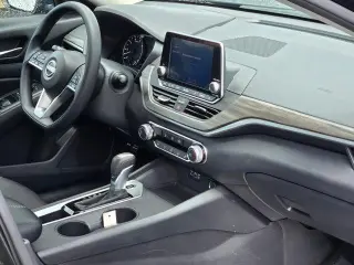 Nissan Altima 2025 2.5 SV 4dr Sedán