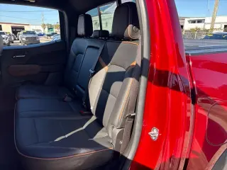 GMC Canyon 2023 4x4 AT4 4dr Crew Cab 5 ft. SB