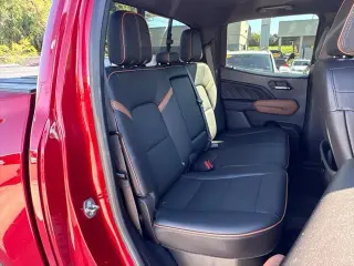 GMC Canyon 2023 4x4 AT4 4dr Crew Cab 5 ft. SB