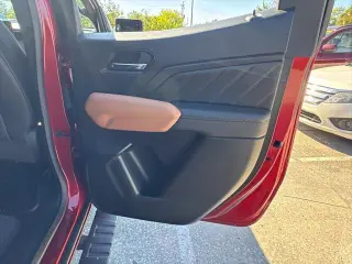 GMC Canyon 2023 4x4 AT4 4dr Crew Cab 5 ft. SB