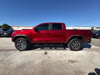 GMC Canyon 2023 4x4 AT4 4dr Crew Cab 5 ft. SB