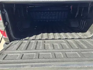 GMC Canyon 2017 4x4 SLT 4dr Crew Cab 5 ft. SB
