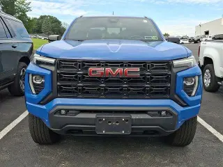 GMC Canyon 2025 4x4 Elevation Cabina de tripulación de 4 puertas SB de 5 pies