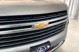 Chevrolet Suburban 2023 4x4 LT 4dr SUV