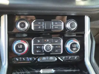 GMC Yukon 2023 4x2 Denali SUV de 4 puertas