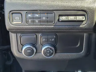 GMC Yukon 2023 4x2 Denali SUV de 4 puertas