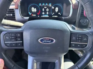 Ford F-150 2023 4x4 Lariat 4dr SuperCrew con cabina de 5.5 m.