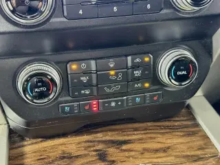 Ford F-150 2020 4x4 Lariat 4dr SuperCrew 5.5 ft. SB