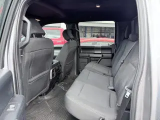 Ford F-150 2020 4x4 XLT 4dr SuperCrew con 5.5 ft. de cabina.