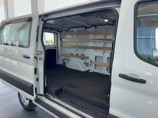 Ford Transit 2025 250 3dr SWB techo bajo furgón de carga