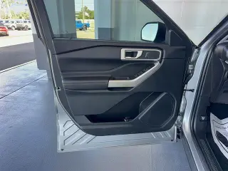 Ford Explorer 2023 XLT SUV de 4 puertas