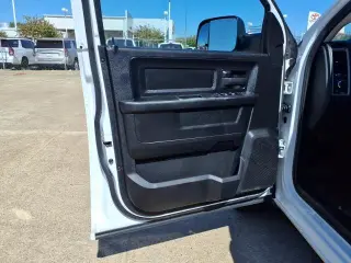 Ram 1500 Classic 2022 4x2 Tradesman 4dr Quad Cab 6.3 ft. SB Pickup