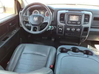 Ram 1500 Classic 2022 4x2 Tradesman 4dr Quad Cab 6.3 ft. SB Pickup