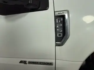 Ford F-250 Super Duty 2020 4x4 XLT 4 puertas Cabina Crew 6.8 pies SB pickup