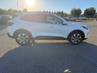 Ford Escape 2023 AWD Platinum 4dr SUV