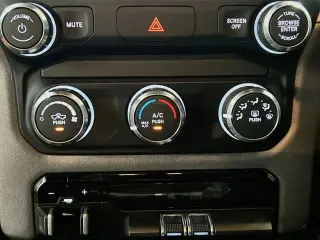 Ram 1500 2019 4x4 Big Horn 4dr Crew Cab 5.6 ft. SB Pickup