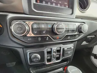 Jeep Gladiator 2023 4x4 Sport 4 puertas Cabina Crew SB de 5.0 pies