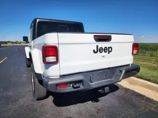 Jeep Gladiator 2023 4x4 Sport 4 puertas Cabina Crew SB de 5.0 pies