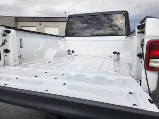 Jeep Gladiator 2023 4x4 Sport 4 puertas Cabina Crew SB de 5.0 pies