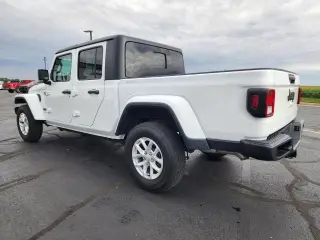 Jeep Gladiator 2023 4x4 Sport 4 puertas Cabina Crew SB de 5.0 pies