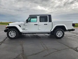 Jeep Gladiator 2023 4x4 Sport 4 puertas Cabina Crew SB de 5.0 pies