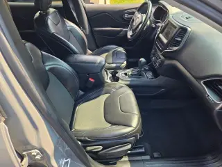 Jeep Cherokee 2019 4x4 Altitude 4dr SUV
